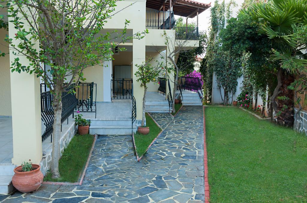Anesis Apartments Храни Екстериор снимка