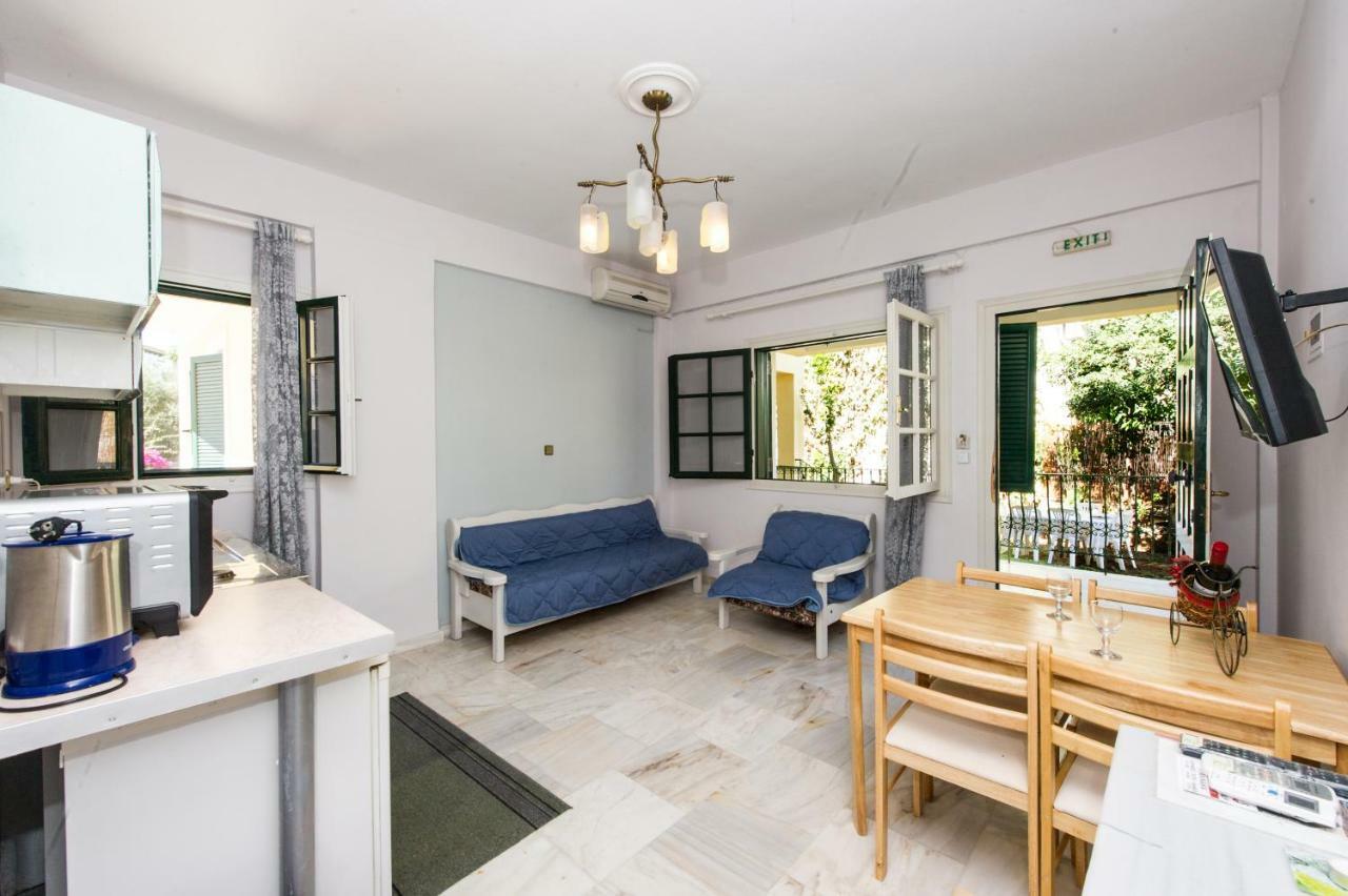 Anesis Apartments Храни Екстериор снимка